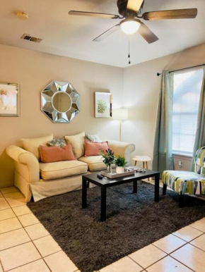 Retro Place - 2 bedroom & 1 bathroom - GREAT VALUE